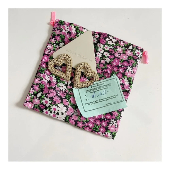 NEW Deepa Gurnani Bia Heart Earrings - Picture 3 of 6